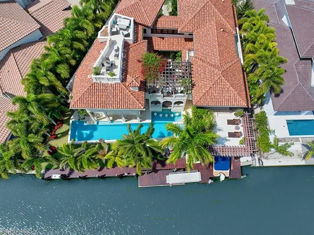 Bird's eye view of a pool area
