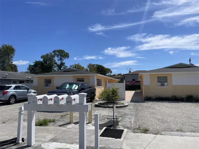5625/5627  Fourth  AVE, Fort Myers, FL 33907