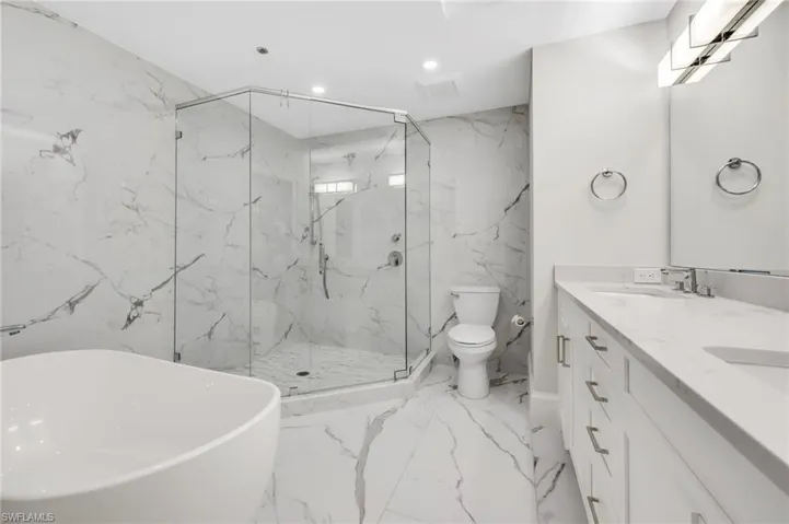 569 Park Shore Dr G5, Naples, Florida 34103
