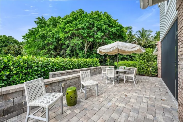 569 Park Shore Dr G5, Naples, Florida 34103