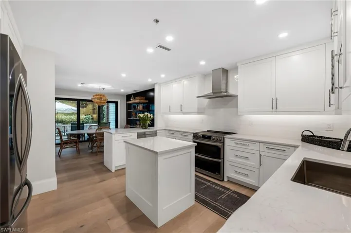 569 Park Shore Dr G5, Naples, Florida 34103