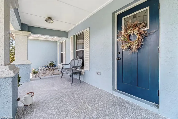 Entrance to property featuring a porch and stucco siding