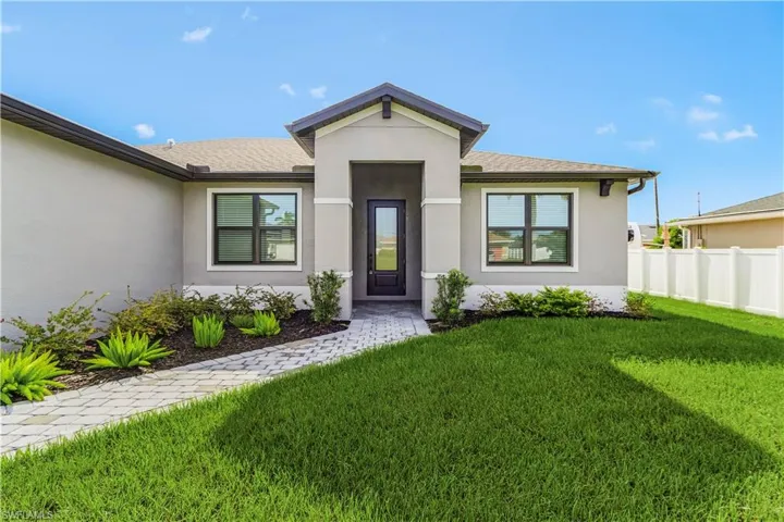825 SW 9th  CT, Cape Coral, FL 33991