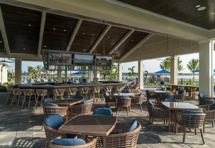 Pool Bar & Restaurant
