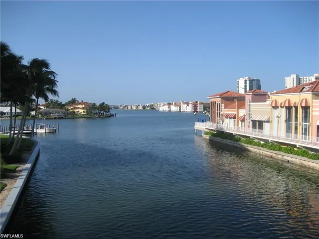 Two blocks from Venetian Village