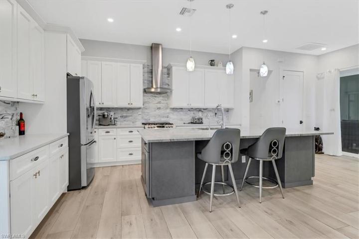 Light & Bright With White Shaker Cabinets