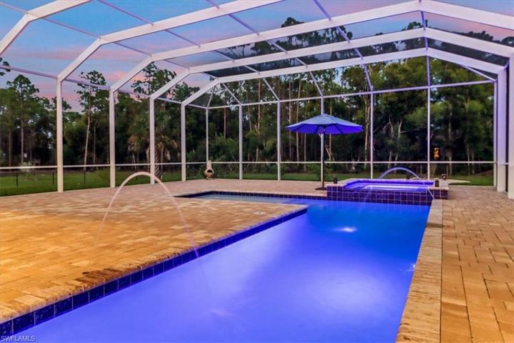 Spacious Screened Lanai