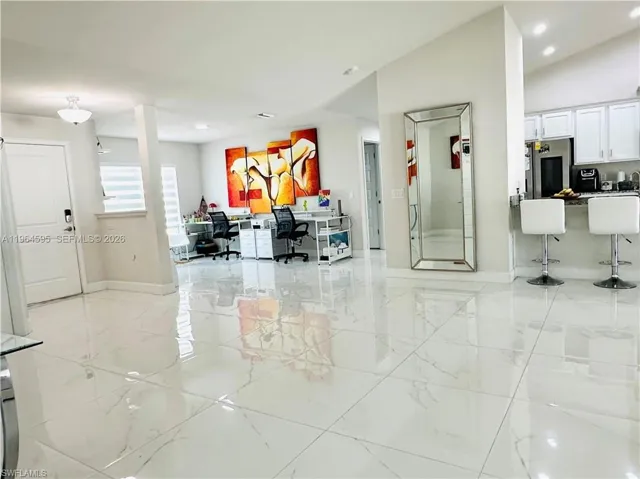 Lay out from entry to livingroom