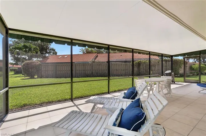 Sunroom / solarium featuring outdoor dining space