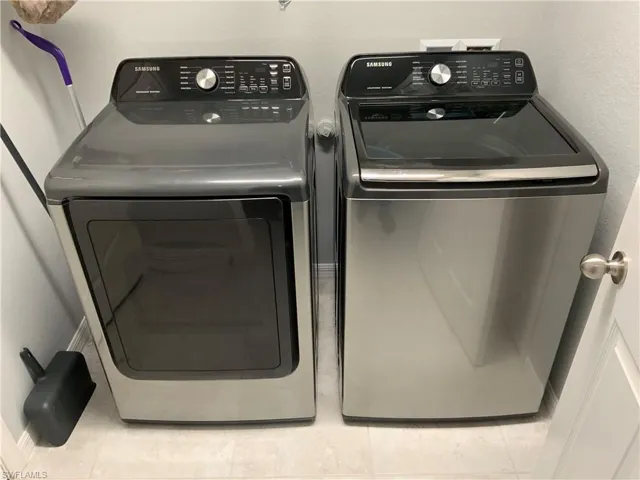 Washroom with Washer and Dryer