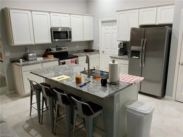 Kitchen Featuring a Breakfast Bar