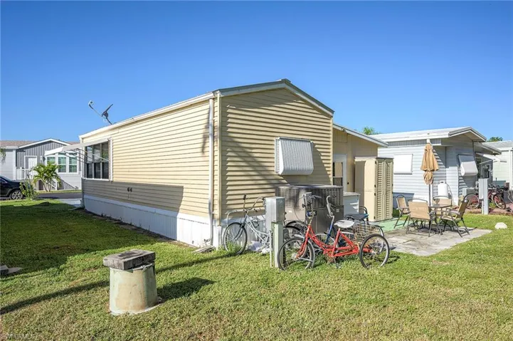 271 Caravan Cir, North Fort Myers, Florida 33903