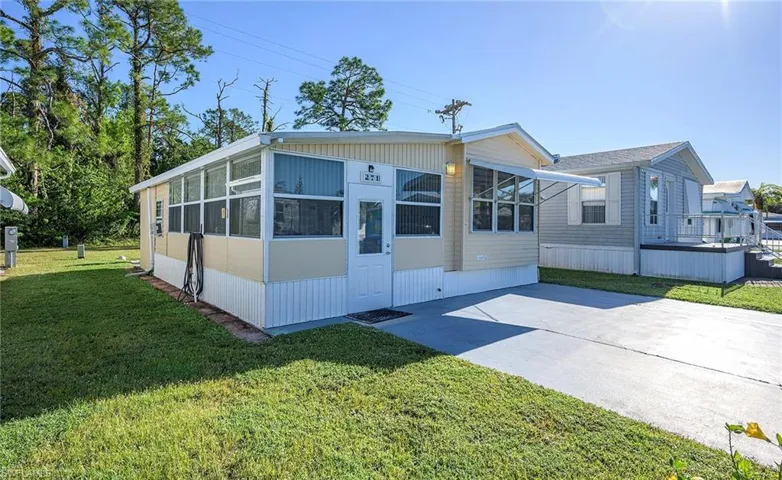 271 Caravan Cir, North Fort Myers, Florida 33903