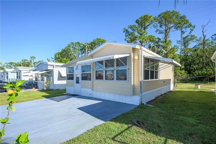 271 Caravan Cir, North Fort Myers, Florida 33903