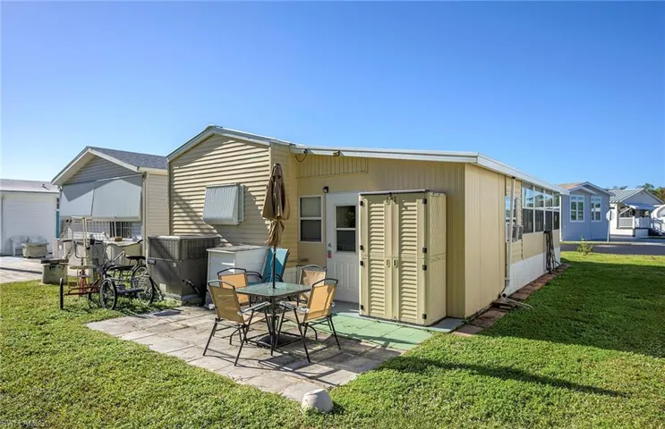 271 Caravan Cir, North Fort Myers, Florida 33903