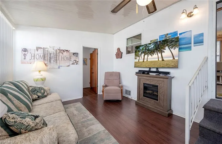 271 Caravan Cir, North Fort Myers, Florida 33903