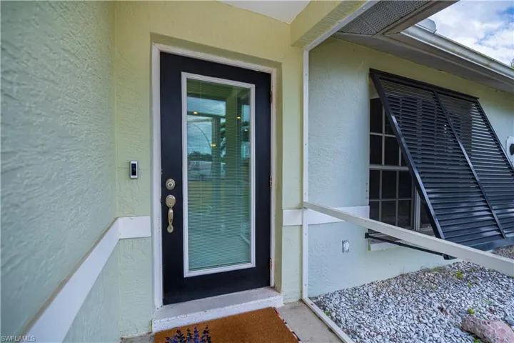 Screened in entryway
