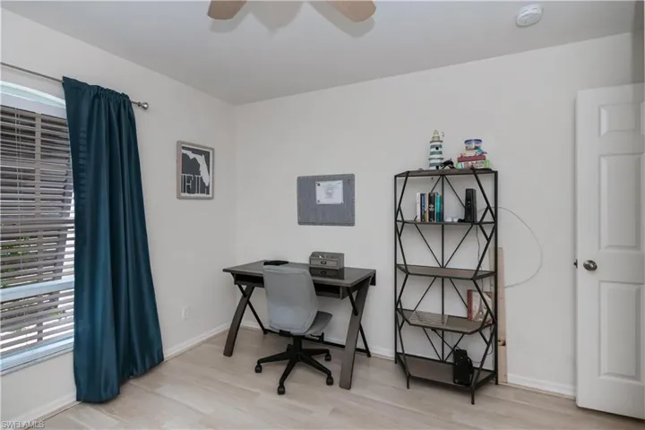 2nd guest room has office setup for "working vacations"