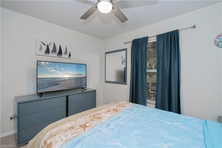 Beachy decor, furnishings and bedding