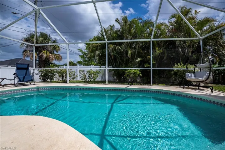 Your private tropical oasis-fully screened and heated
