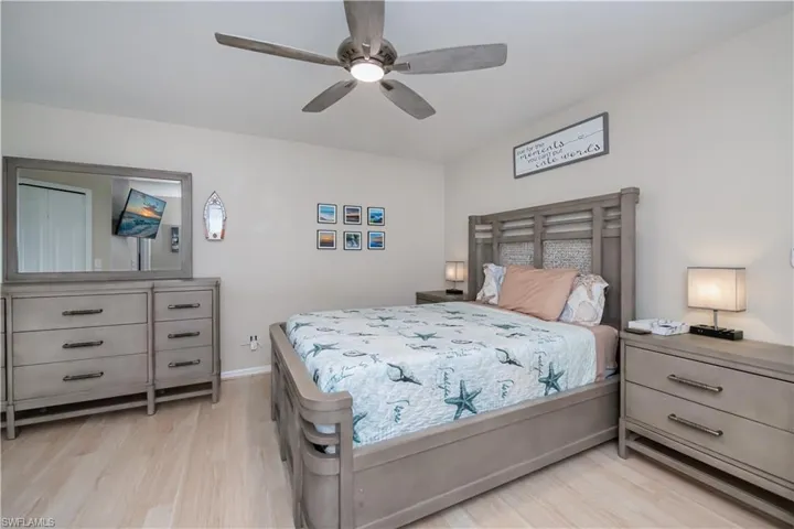 Lots of storage with 2 nightstands and full dresser