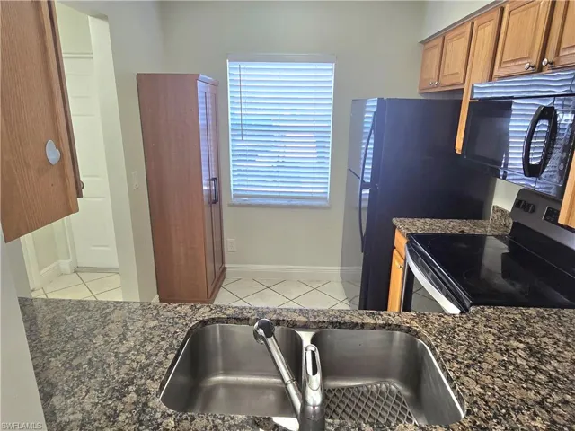 Lovely granite countertops and pass through.