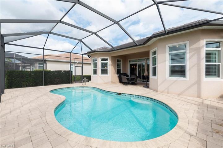 LARGE  LANAI