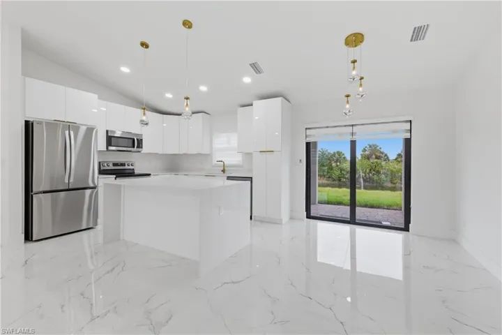 924 Ne 20th St, Cape Coral, Florida 33909