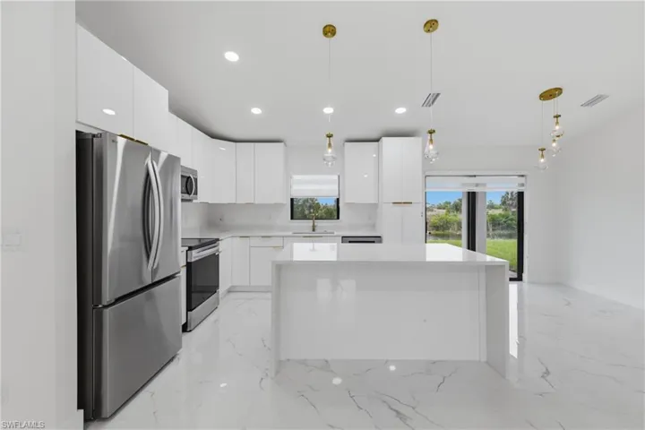 924 Ne 20th St, Cape Coral, Florida 33909