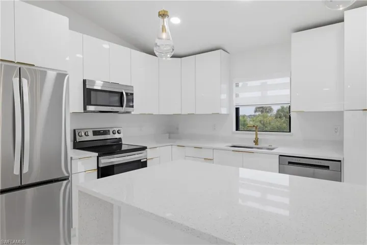 924 Ne 20th St, Cape Coral, Florida 33909