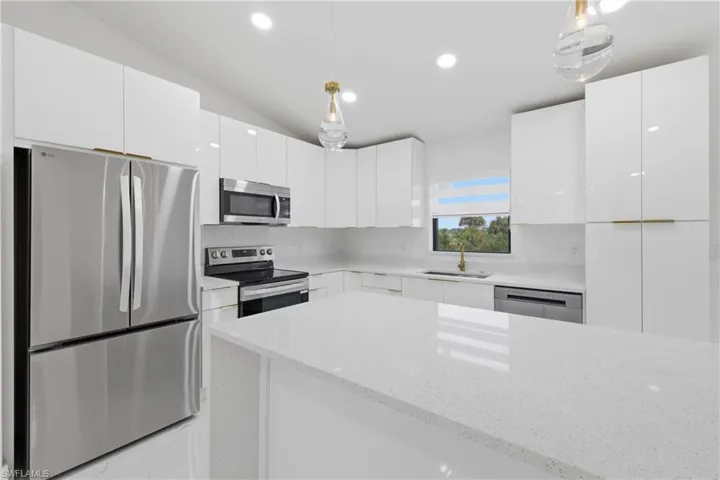 924 Ne 20th St, Cape Coral, Florida 33909