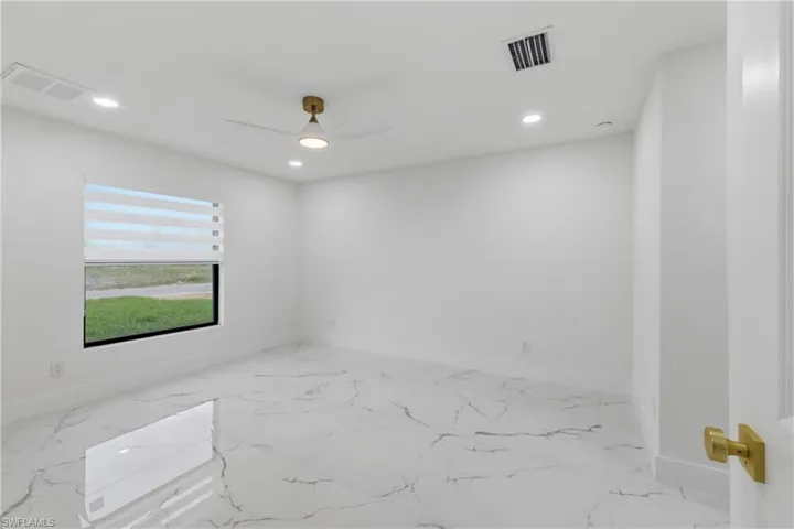 924 Ne 20th St, Cape Coral, Florida 33909