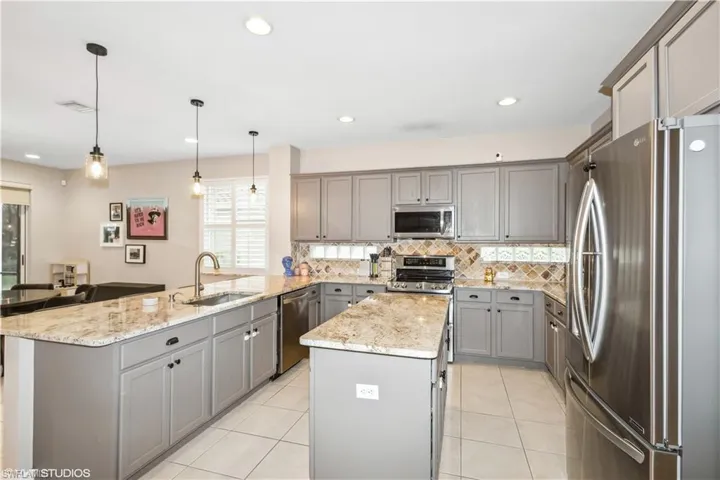 1929  Par  DR, Naples, FL 34120