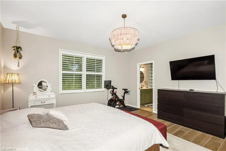 1929  Par  DR, Naples, FL 34120