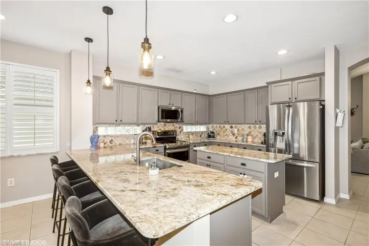 1929  Par  DR, Naples, FL 34120