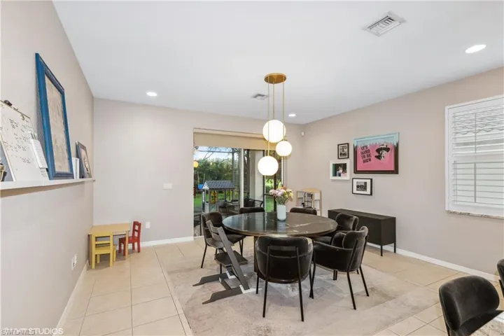1929  Par  DR, Naples, FL 34120