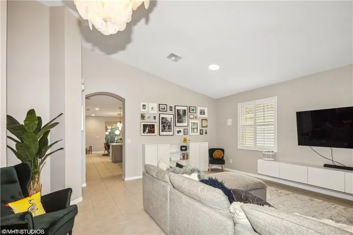 1929  Par  DR, Naples, FL 34120