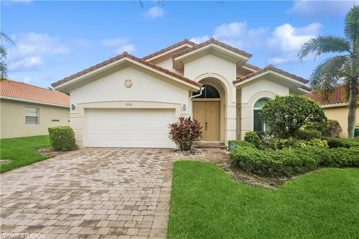 1929  Par  DR, Naples, FL 34120