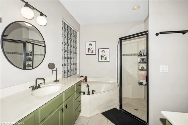 1929  Par  DR, Naples, FL 34120
