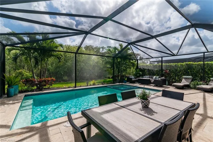 1584  Vizcaya  LN, Naples, FL 34113