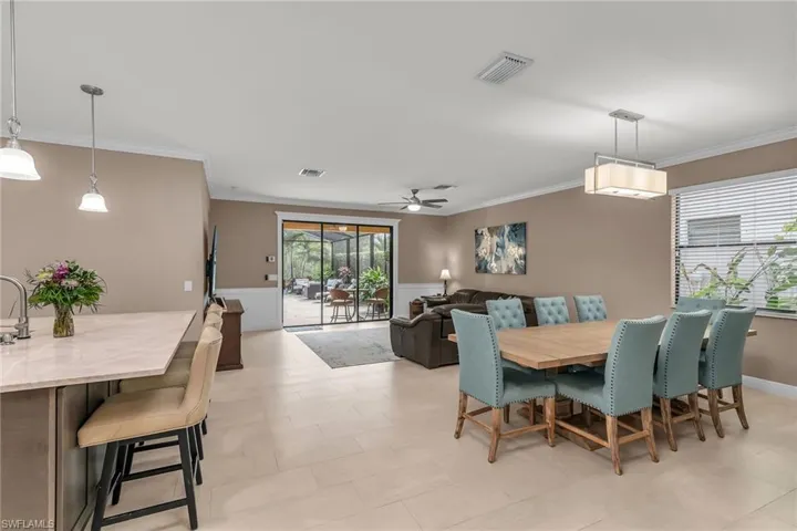 1584  Vizcaya  LN, Naples, FL 34113