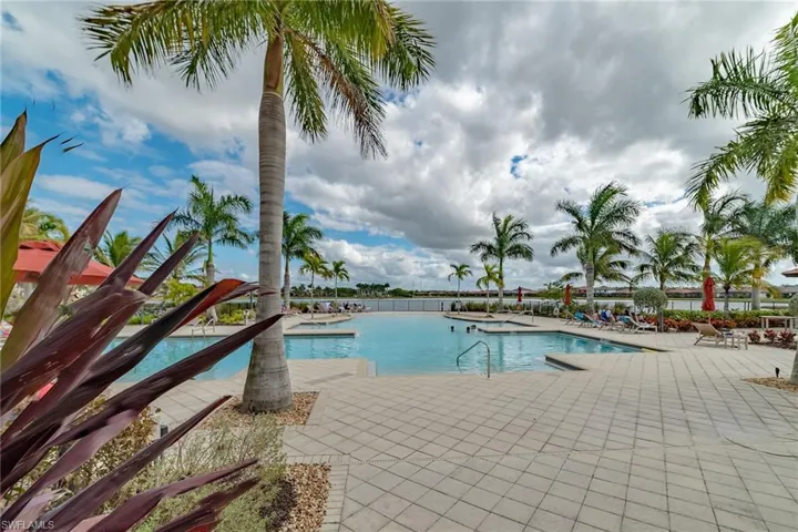 1584  Vizcaya  LN, Naples, FL 34113