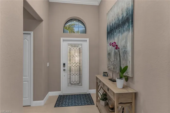 1584  Vizcaya  LN, Naples, FL 34113