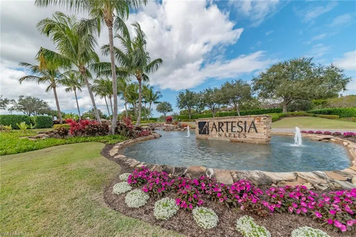 1584  Vizcaya  LN, Naples, FL 34113
