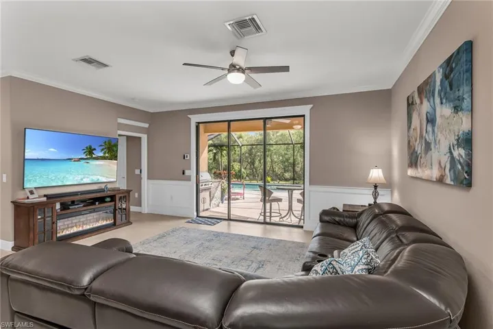 1584  Vizcaya  LN, Naples, FL 34113