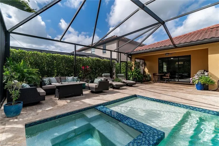 1584  Vizcaya  LN, Naples, FL 34113