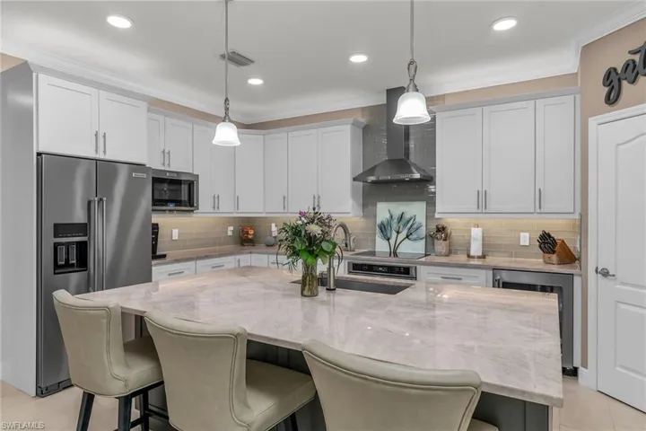 1584  Vizcaya  LN, Naples, FL 34113