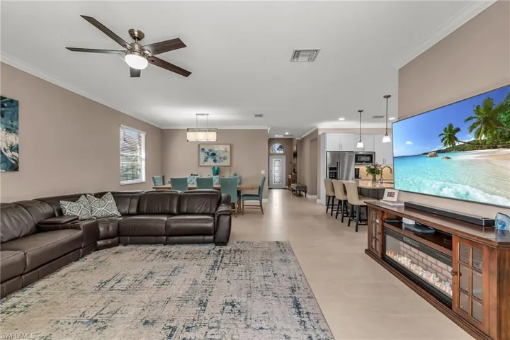 1584  Vizcaya  LN, Naples, FL 34113