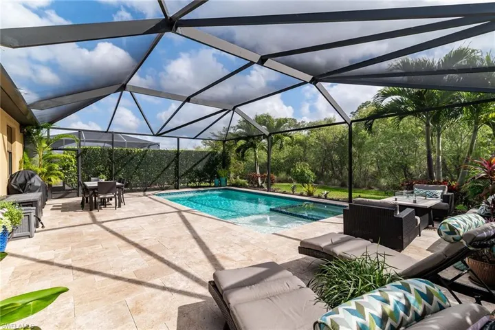 1584  Vizcaya  LN, Naples, FL 34113