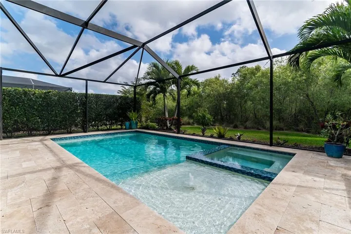 1584  Vizcaya  LN, Naples, FL 34113